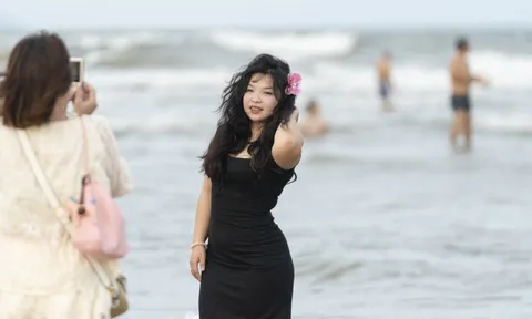 Bãi Sau Vũng Tàu ngày đêm đông khách
