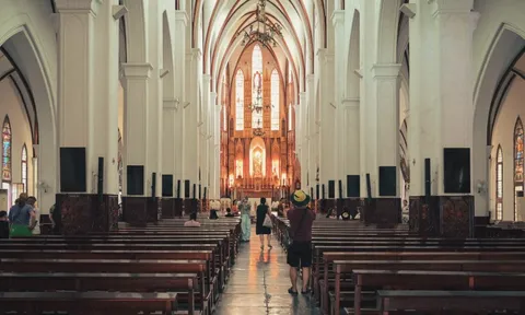 Bên trong Nhà thờ Lớn Hà Nội