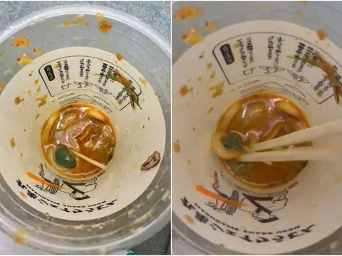 Ăn gần hết cốc mì Nhật, phát hiện ếch sống... đang bơi